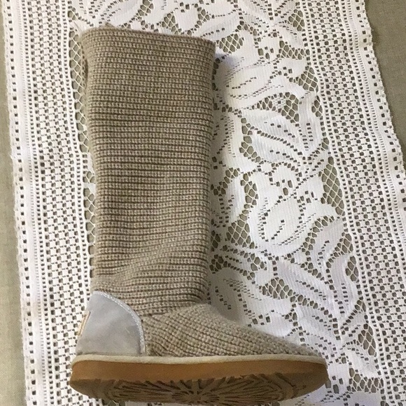UGG knitted boots with 3 wooden buttons, cream/tan with grey heel - Picture 14 of 16